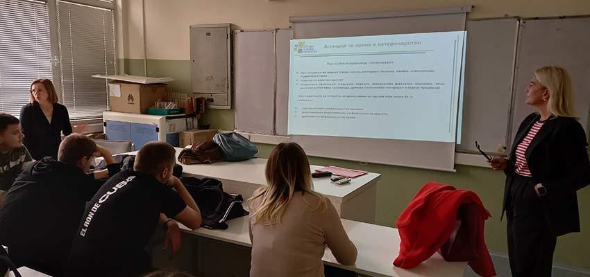 Ученици од скопската гимназија Георги Димитров